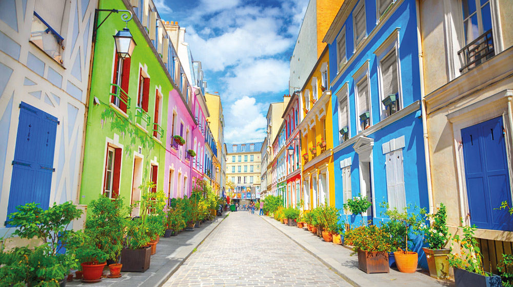rue de Paris aux façades colorées